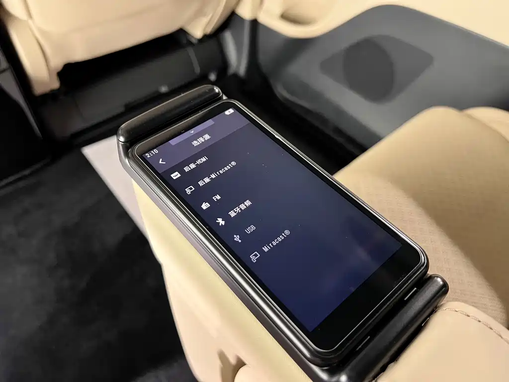 Toyota Alphard — фото 31