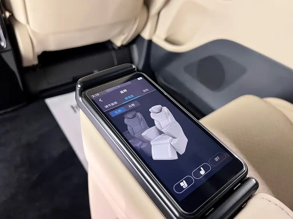 Toyota Alphard — фото 33