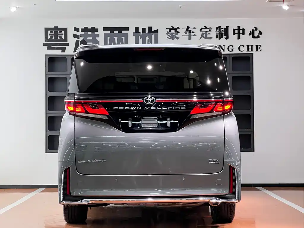Toyota Alphard — фото 6