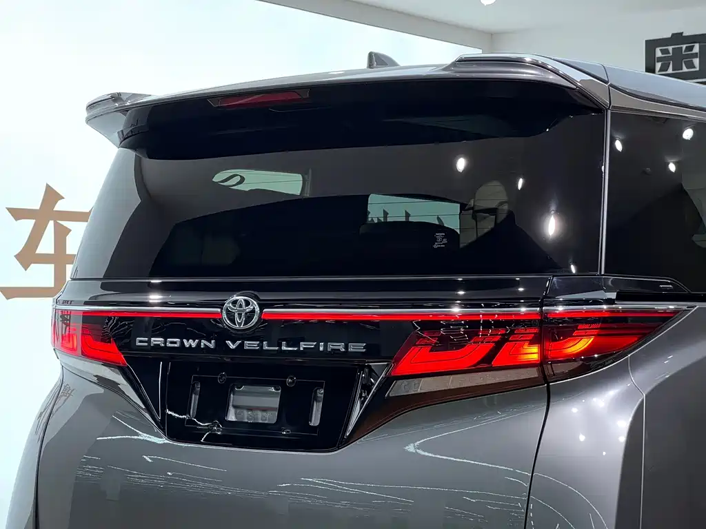 Toyota Alphard — фото 8