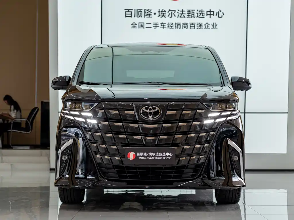 Toyota Alphard — фото 2