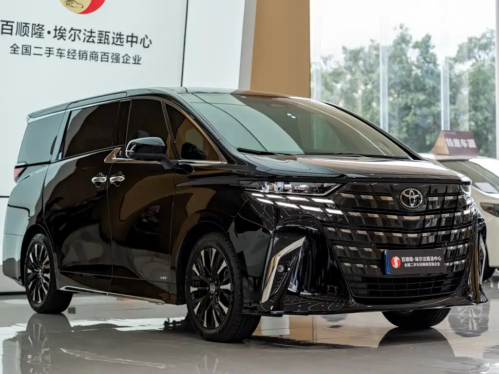 Toyota Alphard — фото 3