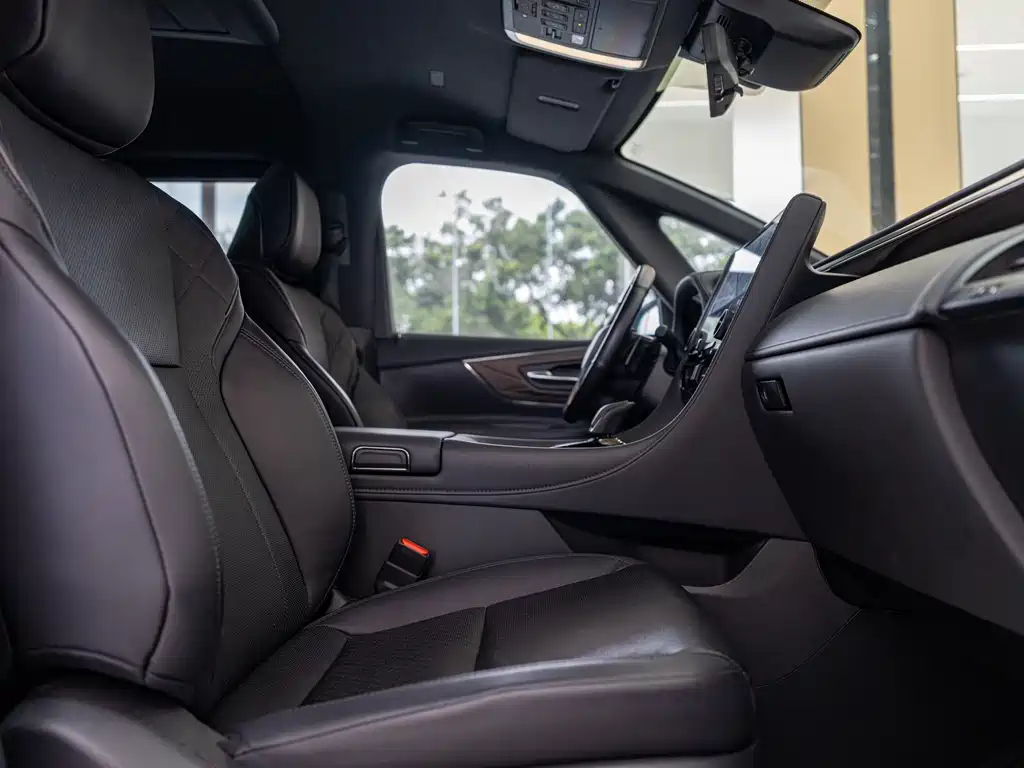 Toyota Alphard — фото 7