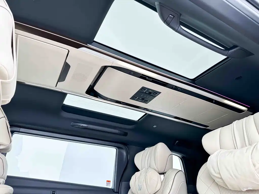 Toyota Alphard — фото 4