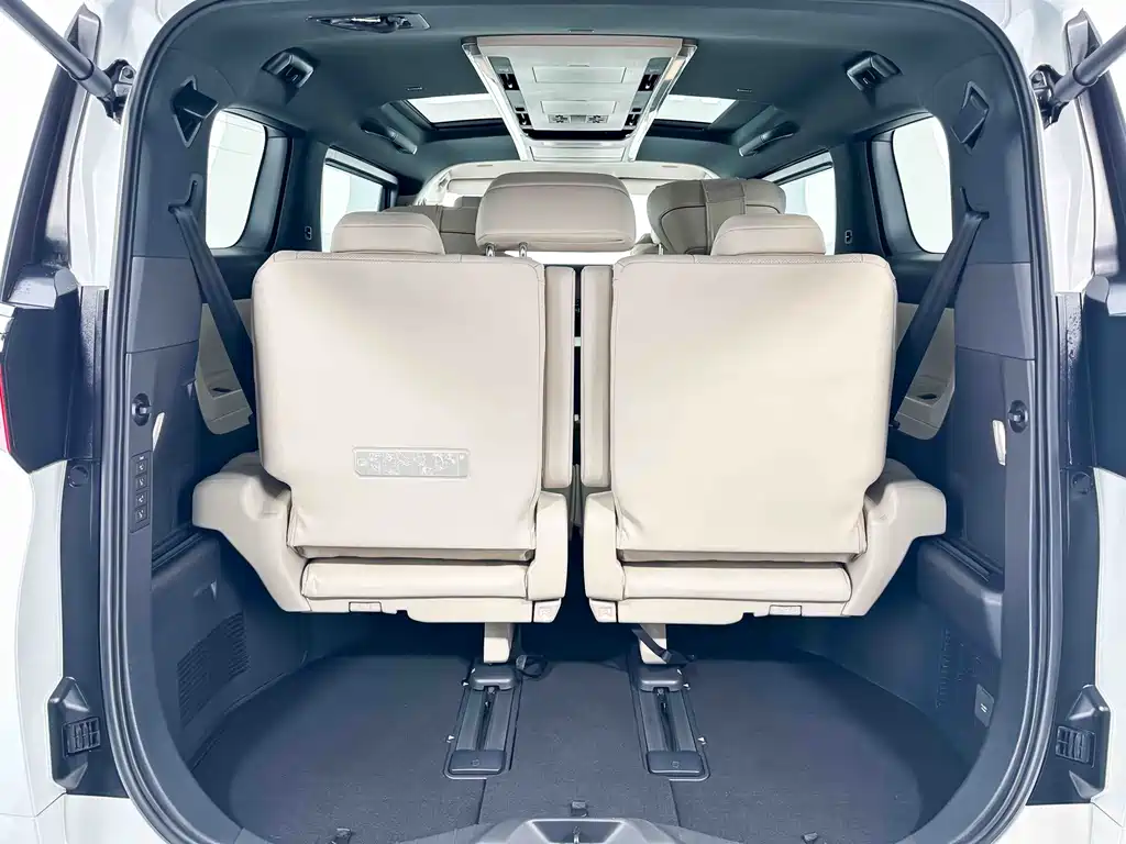 Toyota Alphard — фото 5