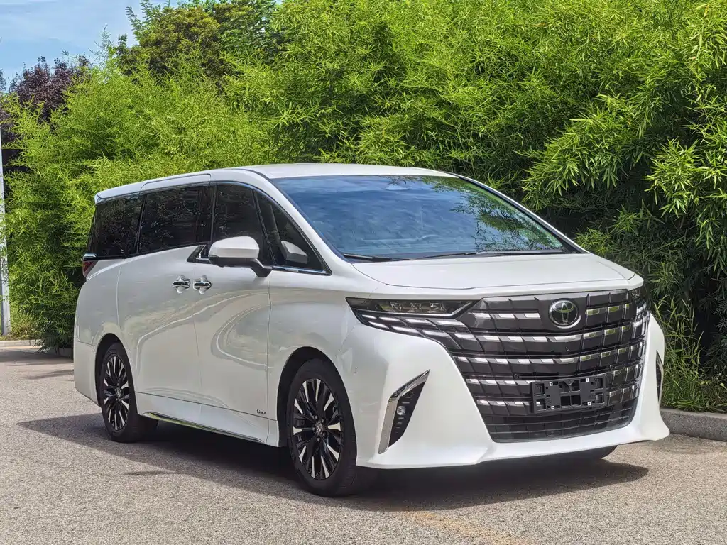 Toyota Alphard — фото 3