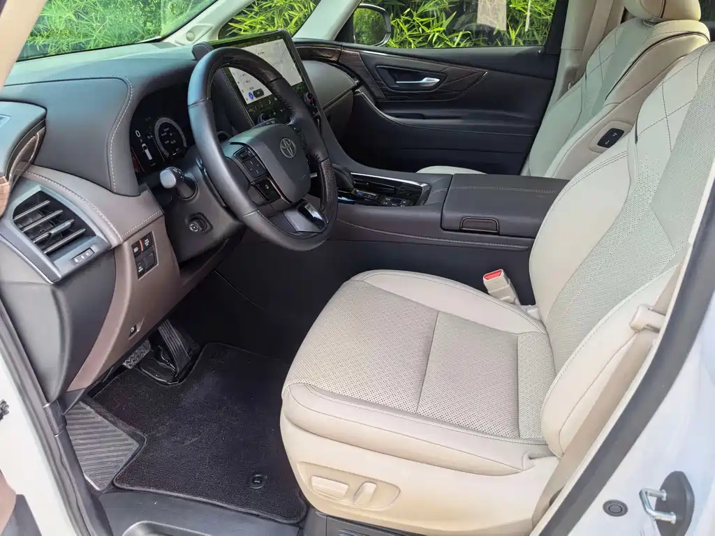 Toyota Alphard — фото 4