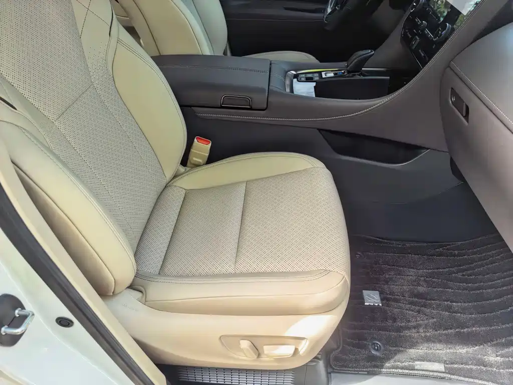 Toyota Alphard — фото 7