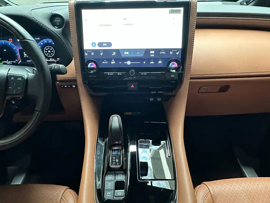 Toyota Alphard — фото 14