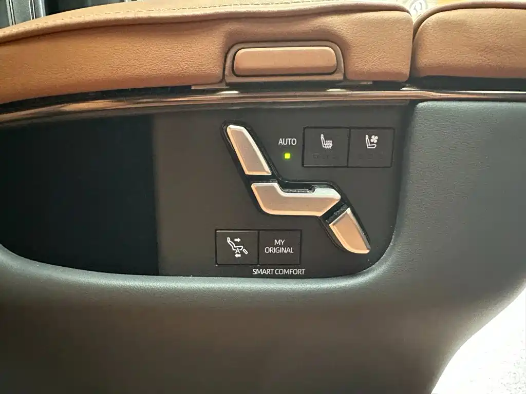 Toyota Alphard — фото 17