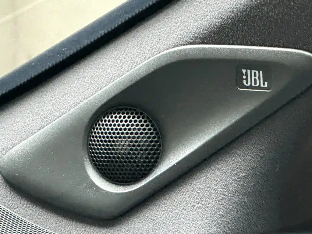Toyota Alphard — фото 18