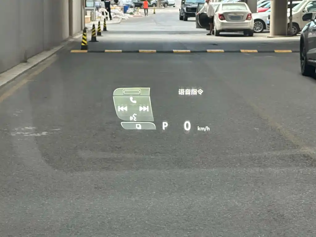 Toyota Alphard — фото 19
