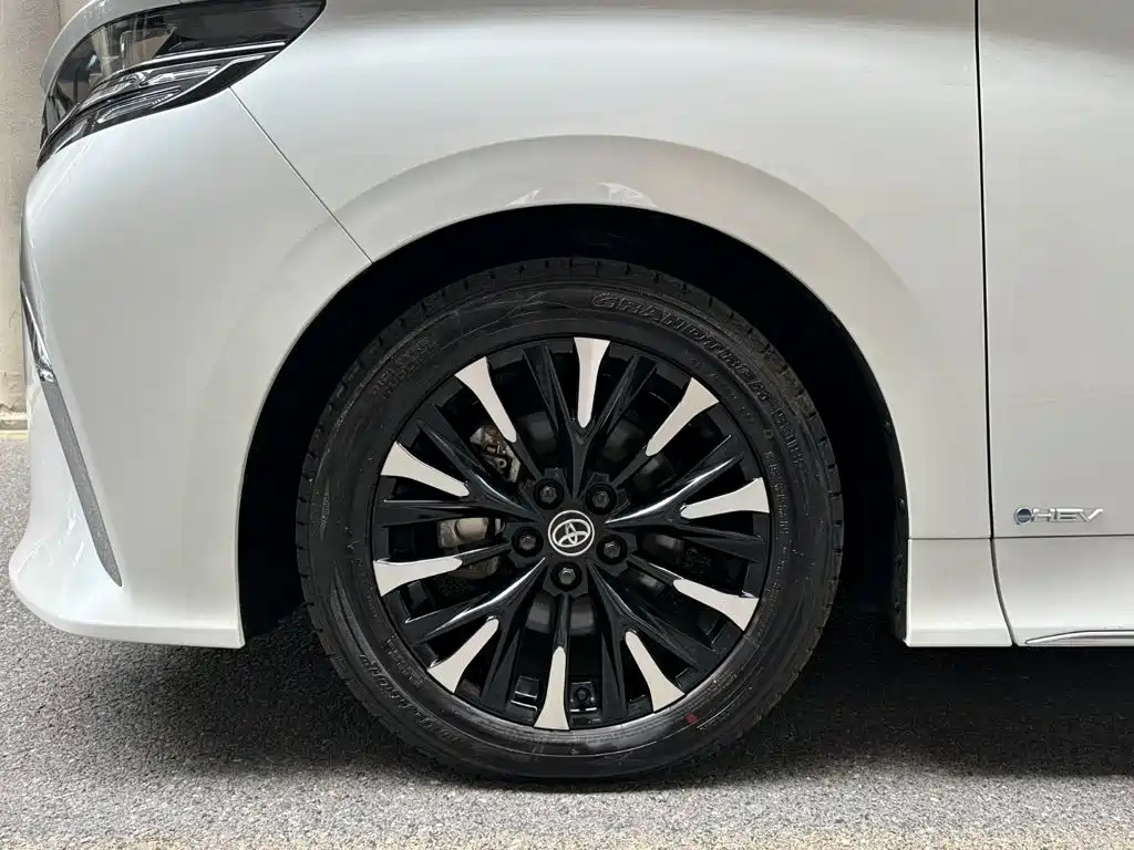 Toyota Alphard — фото 6