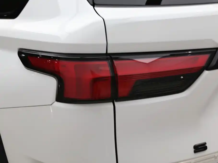 Toyota Sequoia — фото 29