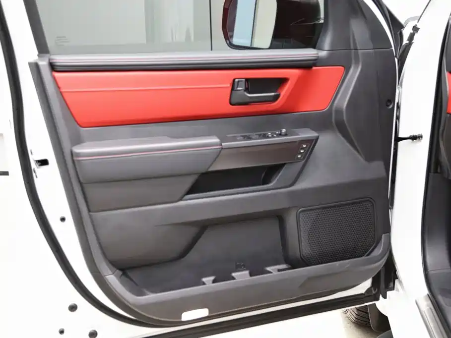 Toyota Sequoia — фото 10
