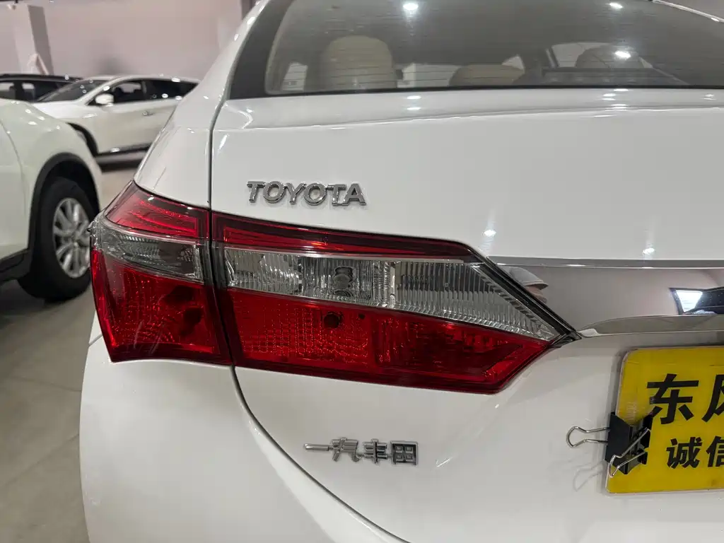 Toyota Corolla — фото 13