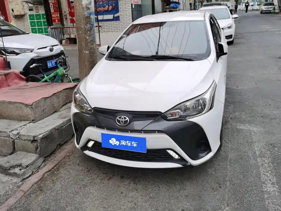 Toyota Yaris L — фото 2