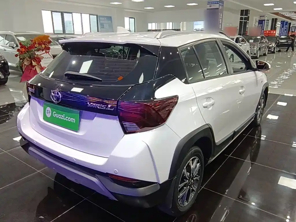 Toyota Yaris L — фото 7