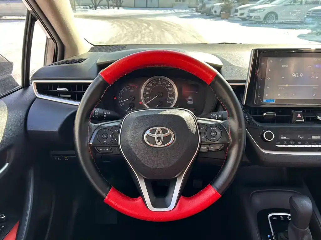 Toyota Corolla — фото 5