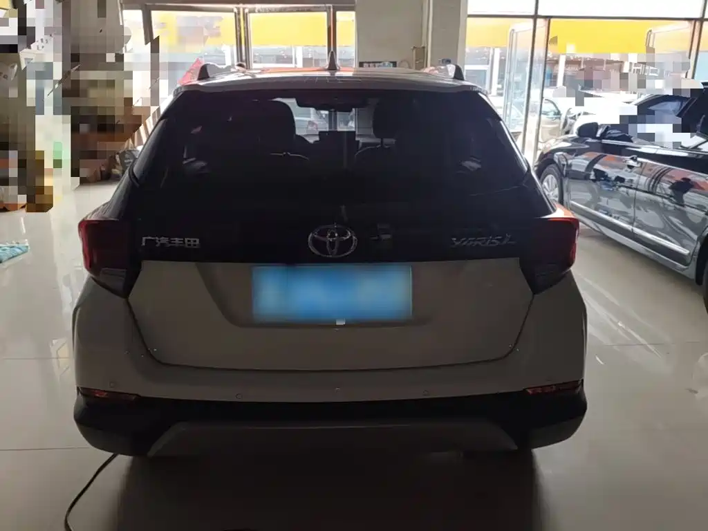 Toyota Yaris L — фото 6