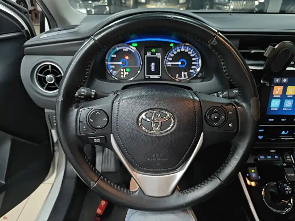 Toyota Corolla Hybrid — фото 11