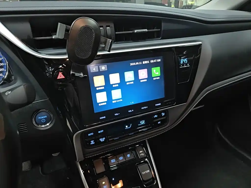 Toyota Corolla Hybrid — фото 13