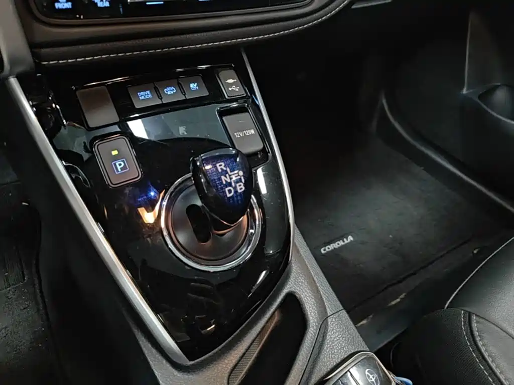 Toyota Corolla Hybrid — фото 14
