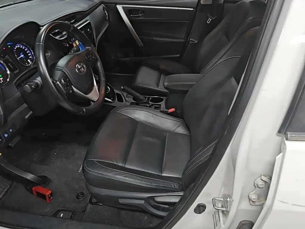 Toyota Corolla Hybrid — фото 15
