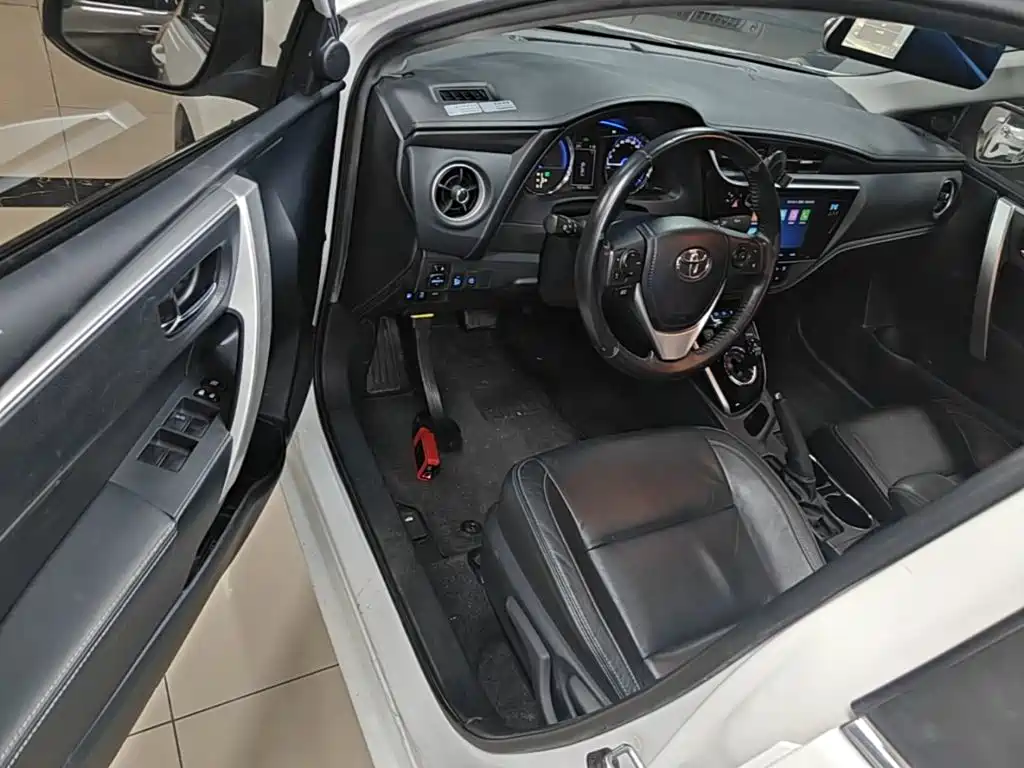 Toyota Corolla Hybrid — фото 16