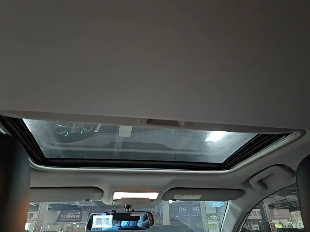 Toyota Corolla Hybrid — фото 18