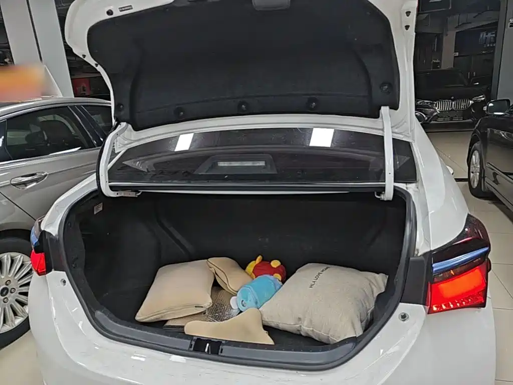 Toyota Corolla Hybrid — фото 19