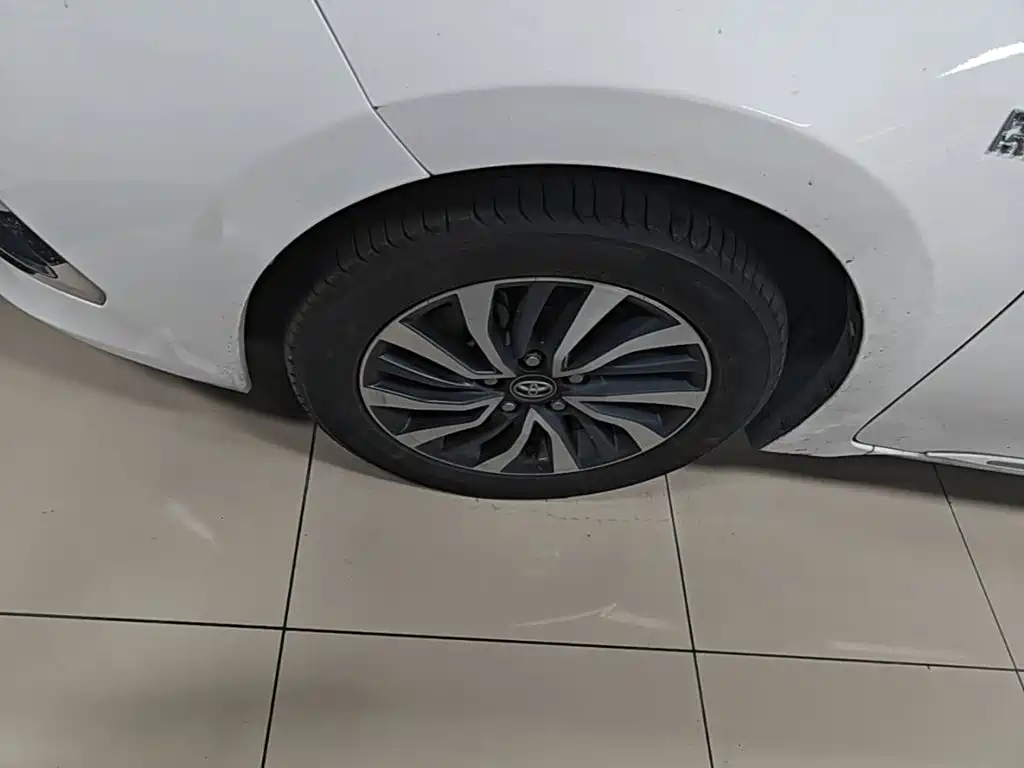 Toyota Corolla Hybrid — фото 23