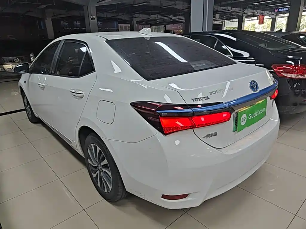 Toyota Corolla Hybrid — фото 5