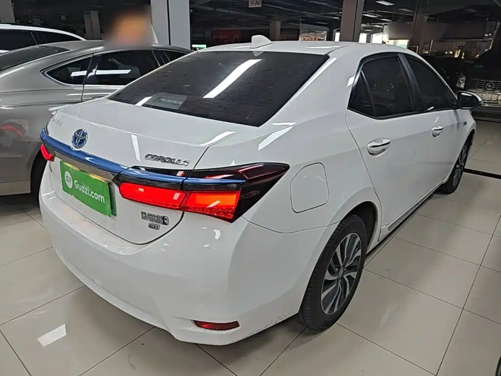 Toyota Corolla Hybrid — фото 7