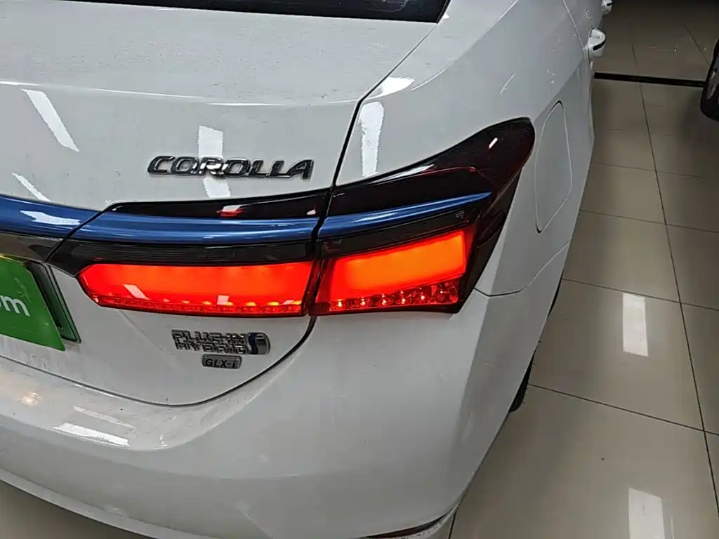 Toyota Corolla Hybrid — фото 8