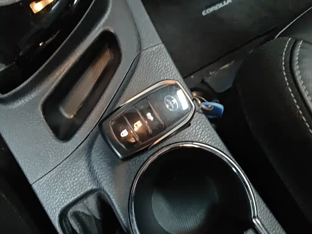 Toyota Corolla Hybrid — фото 9