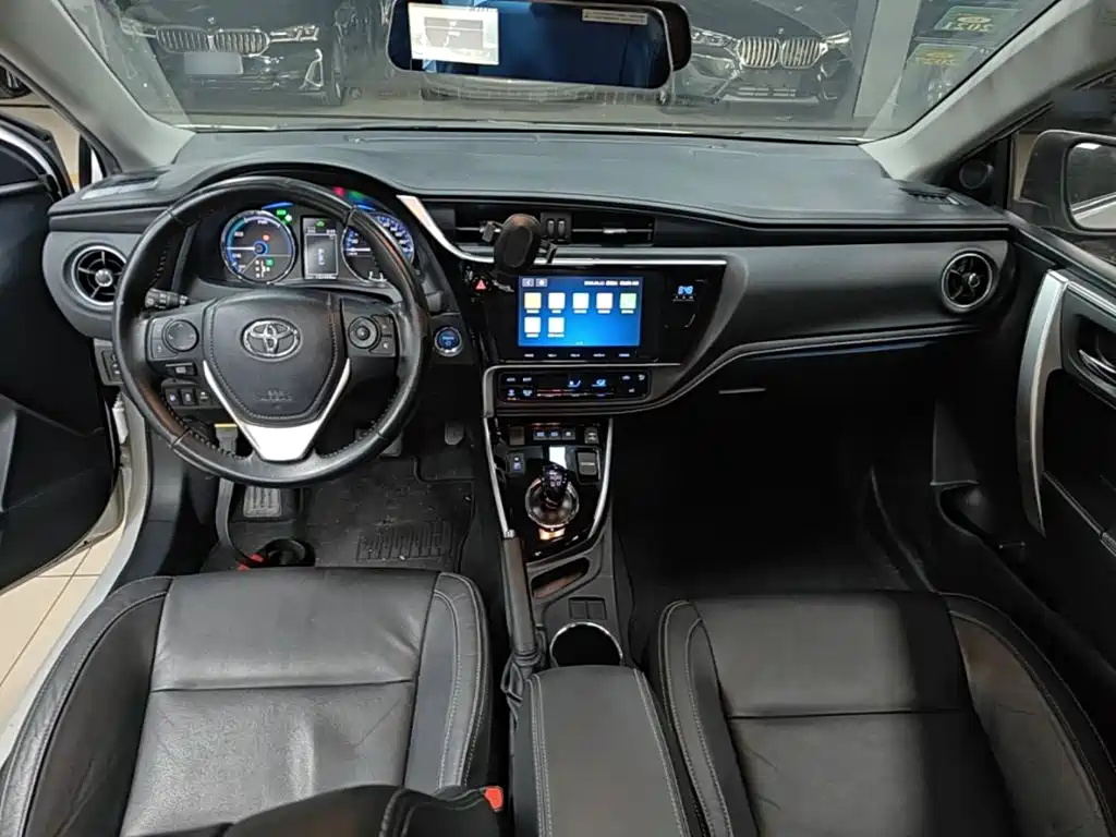 Toyota Corolla Hybrid — фото 10