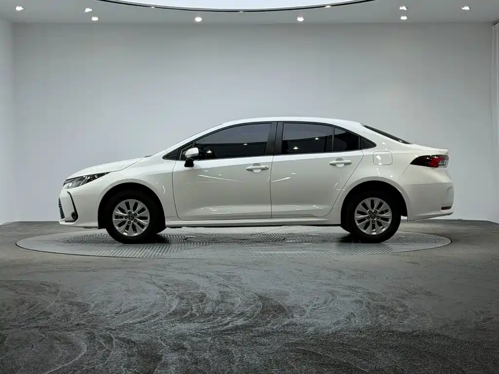 Toyota Corolla — фото 2