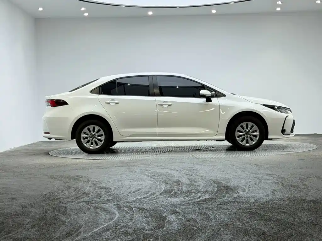 Toyota Corolla — фото 6