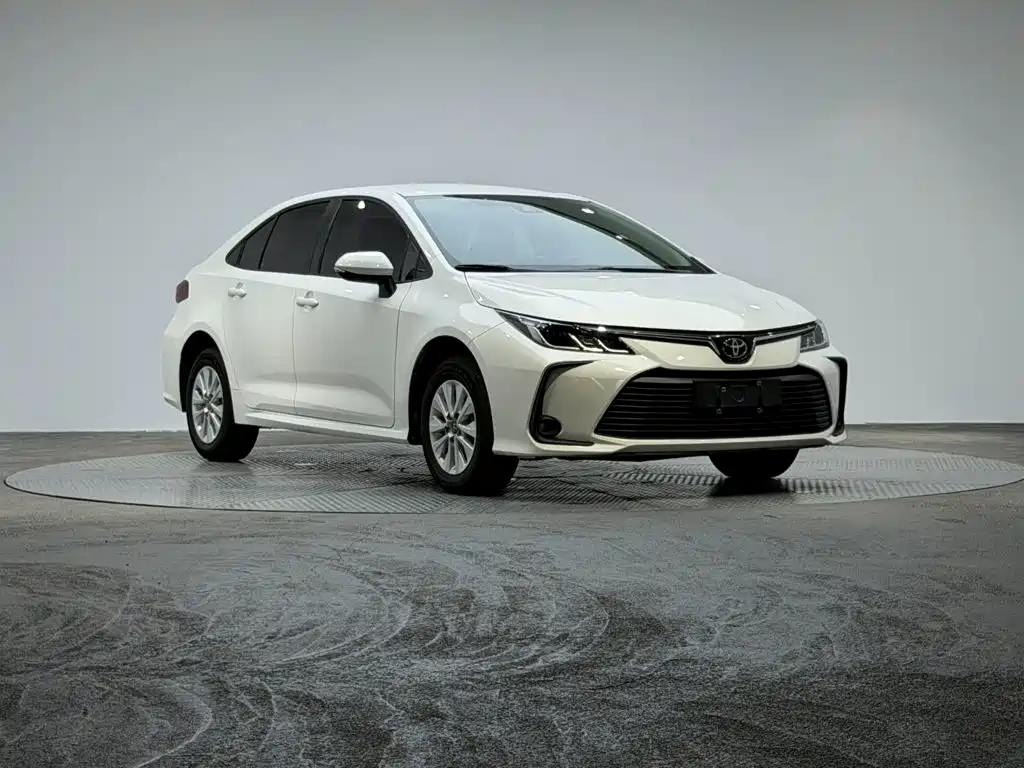 Toyota Corolla — фото 7