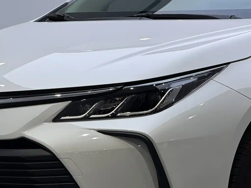 Toyota Corolla — фото 9