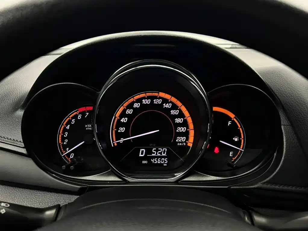 Toyota Yaris L — фото 11