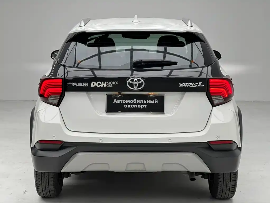 Toyota Yaris L — фото 15