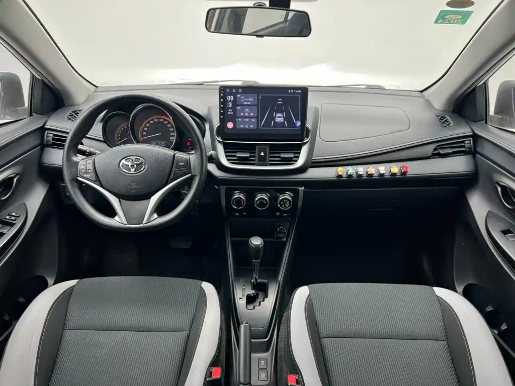 Toyota Yaris L — фото 19