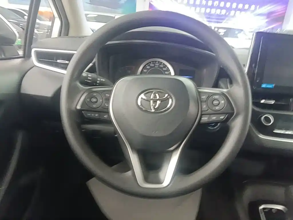 Toyota Corolla — фото 11