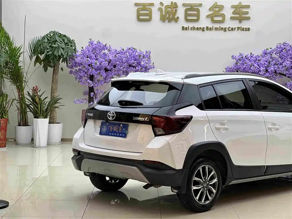 Toyota Yaris L — фото 7