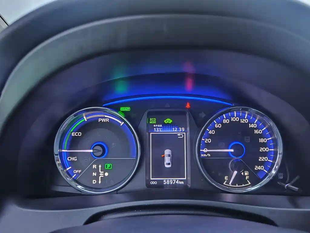 Toyota Corolla Hybrid — фото 13
