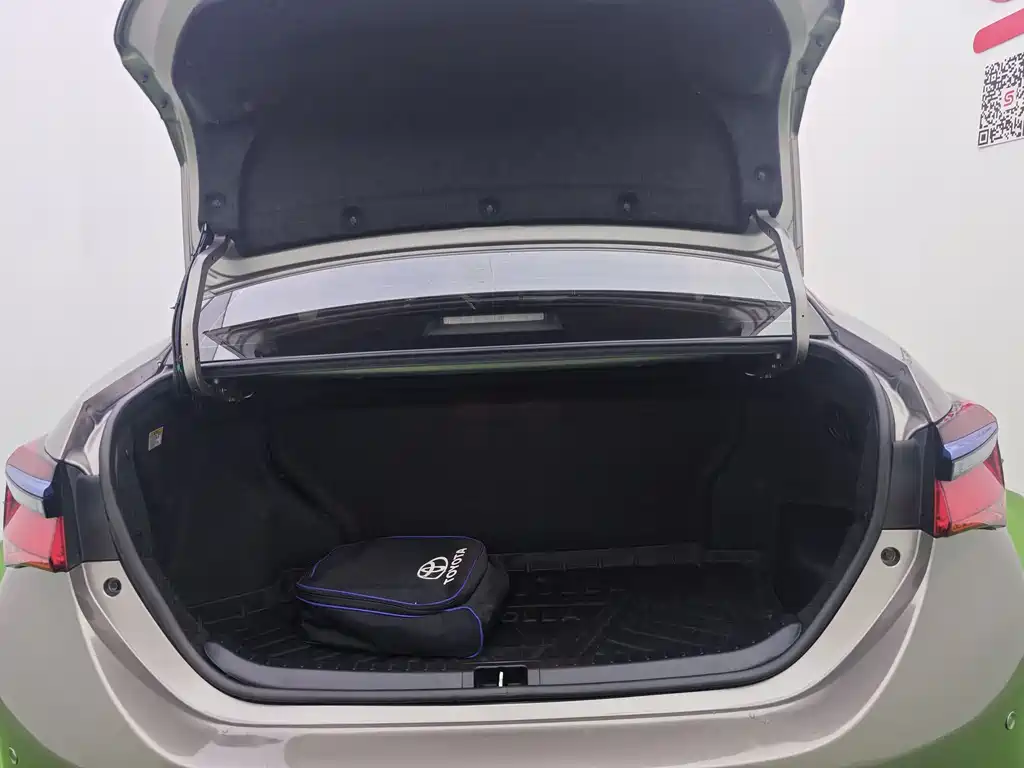 Toyota Corolla Hybrid — фото 16