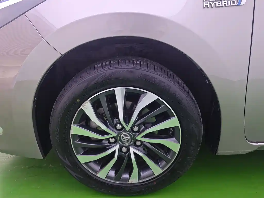 Toyota Corolla Hybrid — фото 8