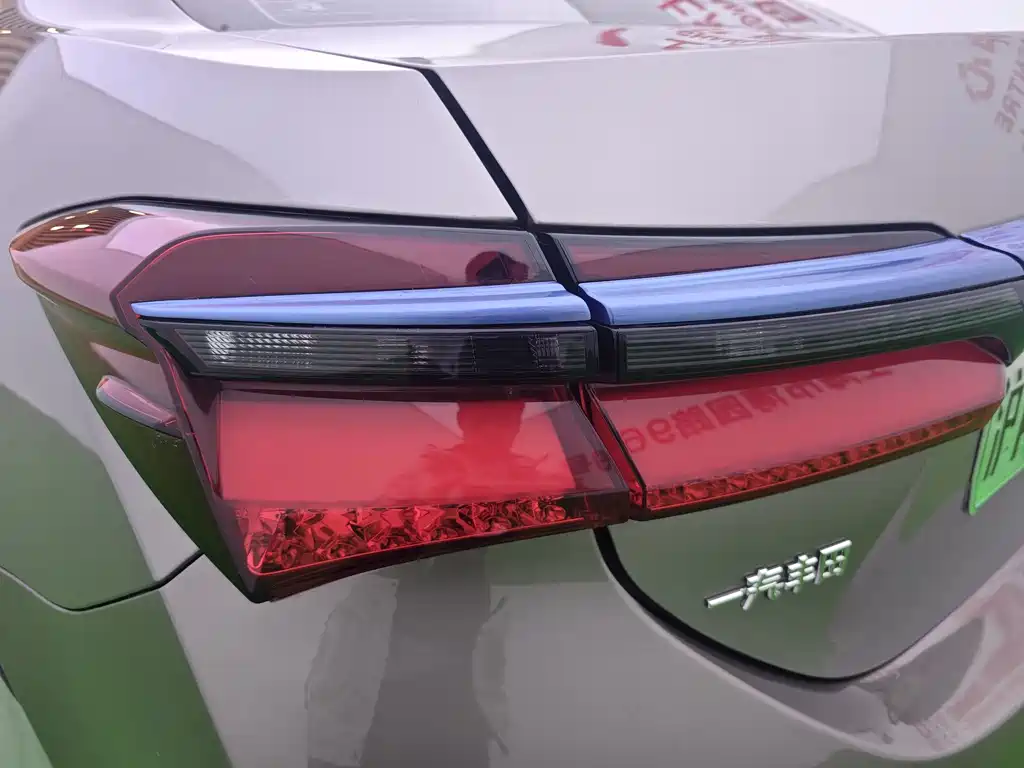 Toyota Corolla Hybrid — фото 9